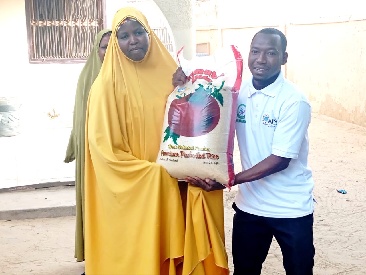 Lire la suite à propos de l’article Première distribution de kits alimentaires à Diffa – Projet Tassaght